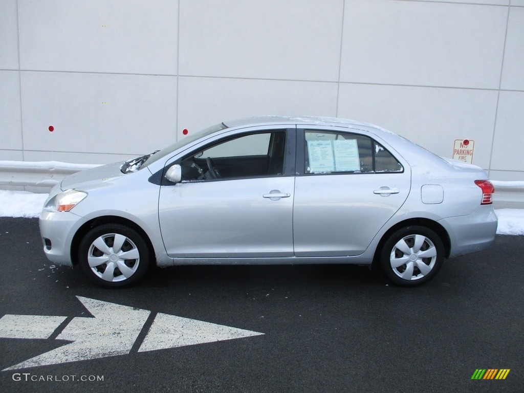 2007 Yaris Sedan - Silver Streak Mica / Dark Charcoal photo #2