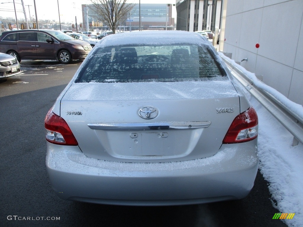 2007 Yaris Sedan - Silver Streak Mica / Dark Charcoal photo #4