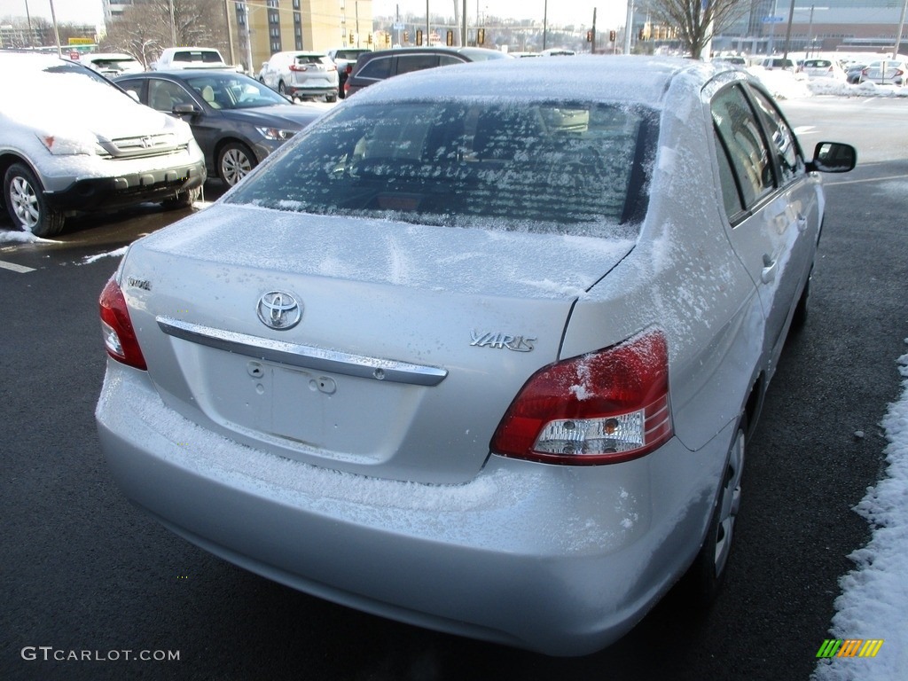 2007 Yaris Sedan - Silver Streak Mica / Dark Charcoal photo #5