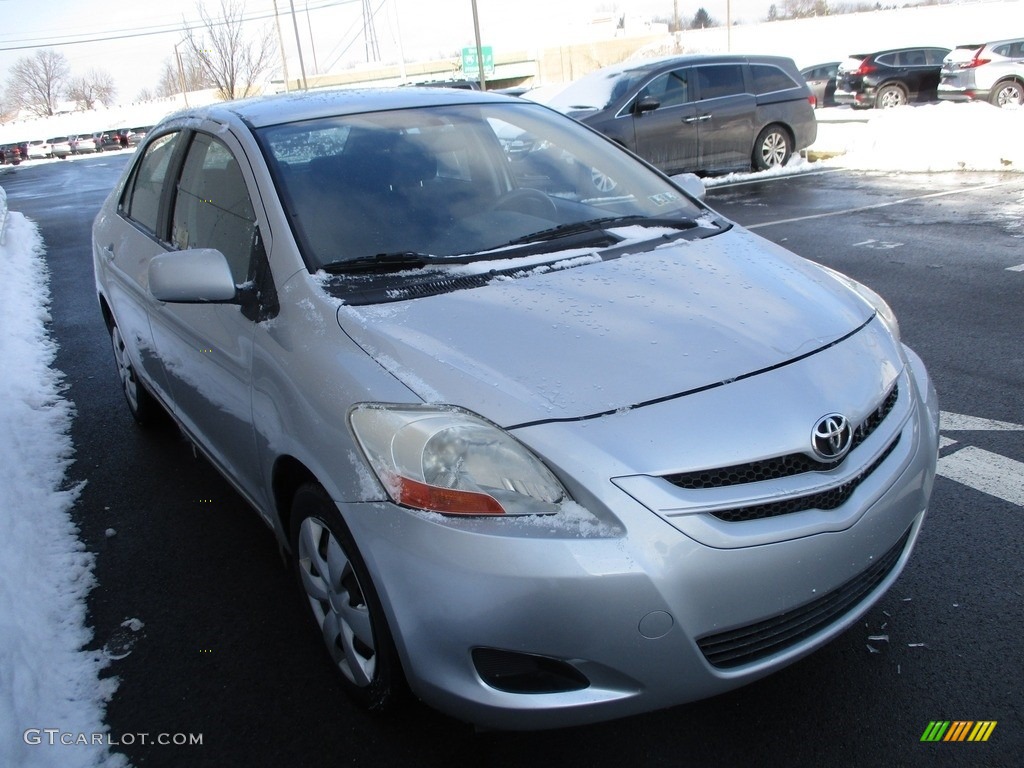 2007 Yaris Sedan - Silver Streak Mica / Dark Charcoal photo #7