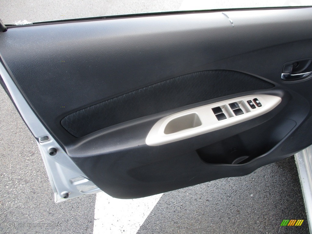 2007 Yaris Sedan - Silver Streak Mica / Dark Charcoal photo #10