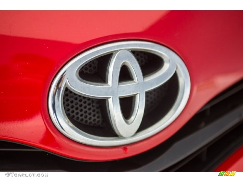 2014 Yaris LE 5 Door - Absolutely Red / Ash photo #20