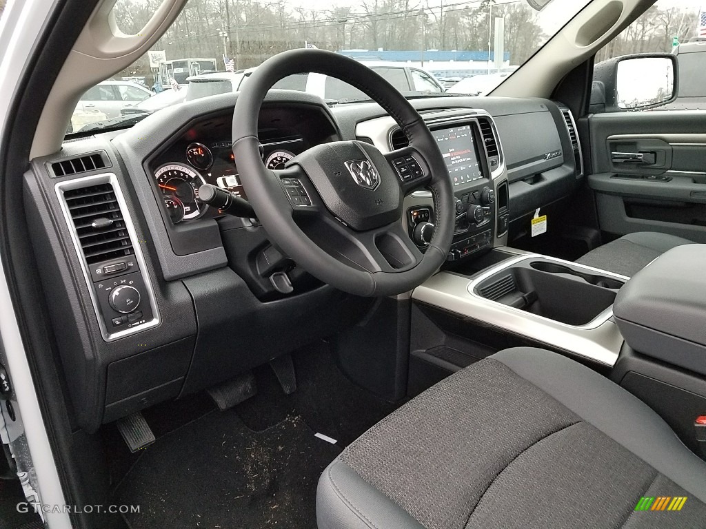 2018 1500 Big Horn Crew Cab 4x4 - Bright White / Black/Diesel Gray photo #7