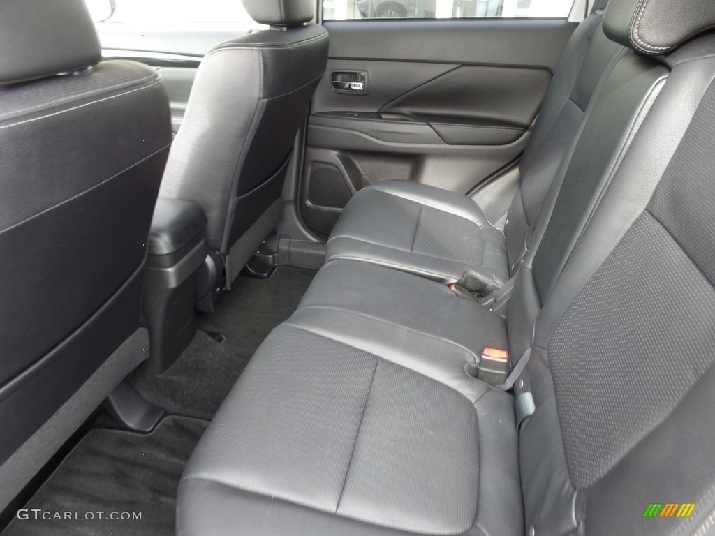 2017 Mitsubishi Outlander SEL Rear Seat Photo #124950630