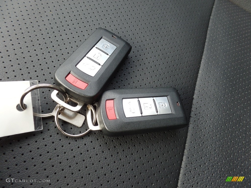2017 Mitsubishi Outlander SEL Keys Photo #124950826