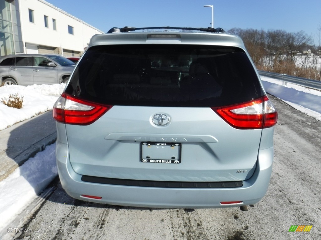 2015 Sienna XLE - Sky Blue Pearl / Ash photo #9