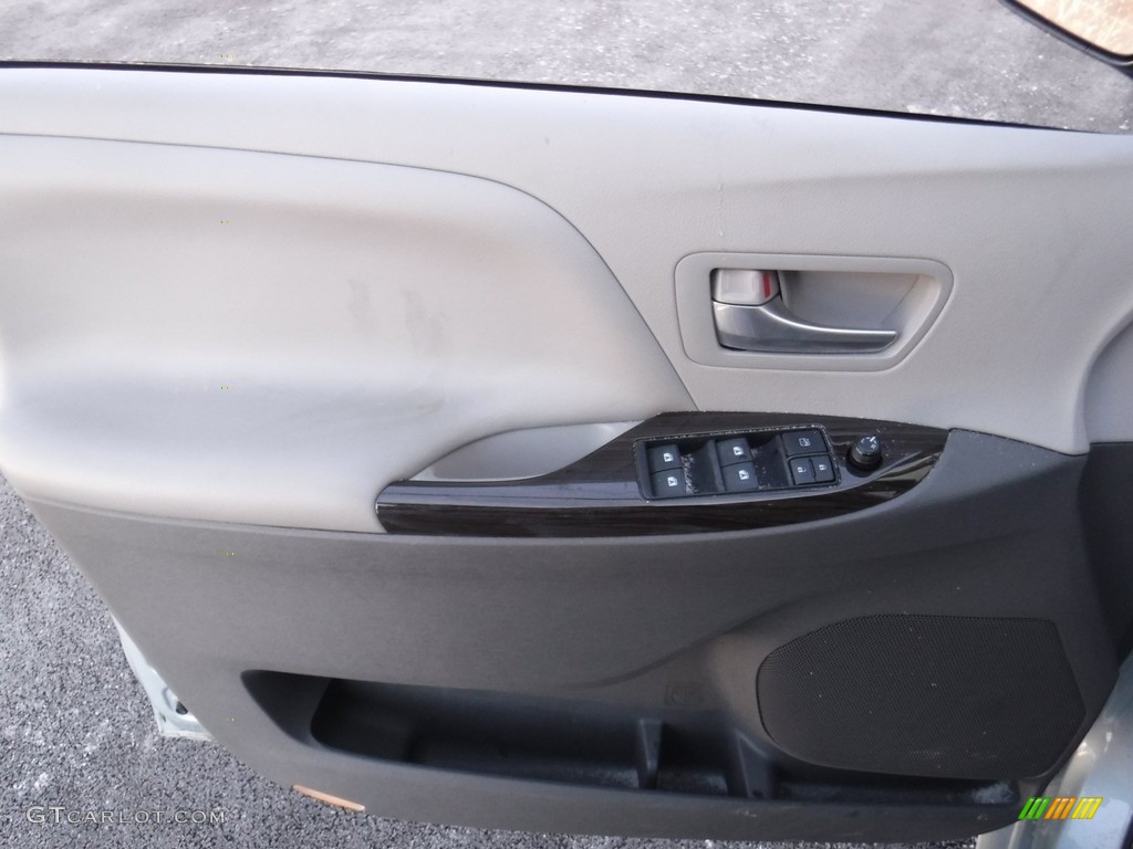 2015 Sienna XLE - Sky Blue Pearl / Ash photo #13