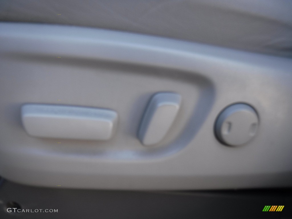 2015 Sienna XLE - Sky Blue Pearl / Ash photo #16