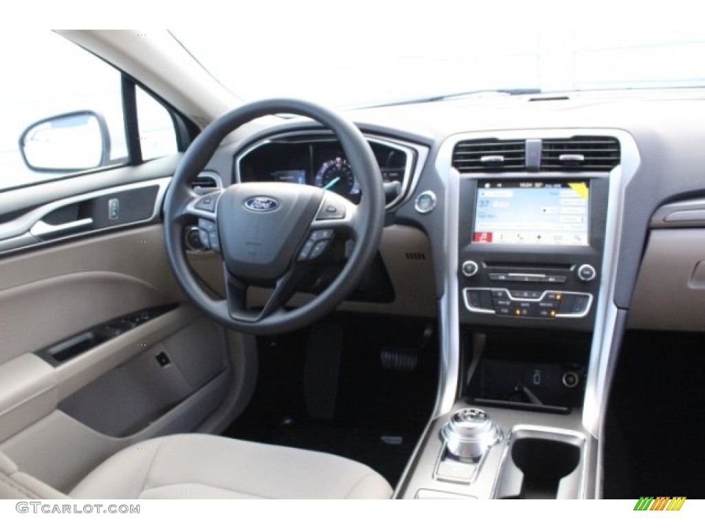 2018 Fusion Hybrid SE - White Platinum / Medium Light Stone photo #25