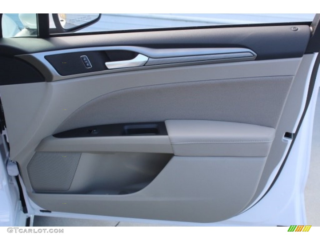 2018 Fusion Hybrid SE - White Platinum / Medium Light Stone photo #30