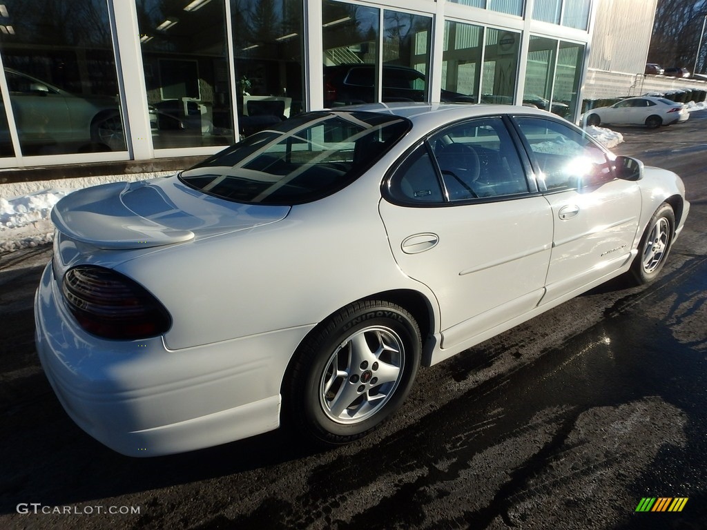 2002 Grand Prix GT Sedan - Ivory White / Graphite photo #3