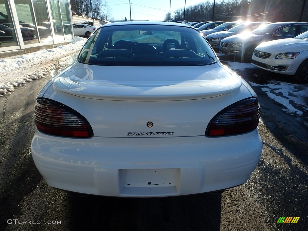 2002 Grand Prix GT Sedan - Ivory White / Graphite photo #4