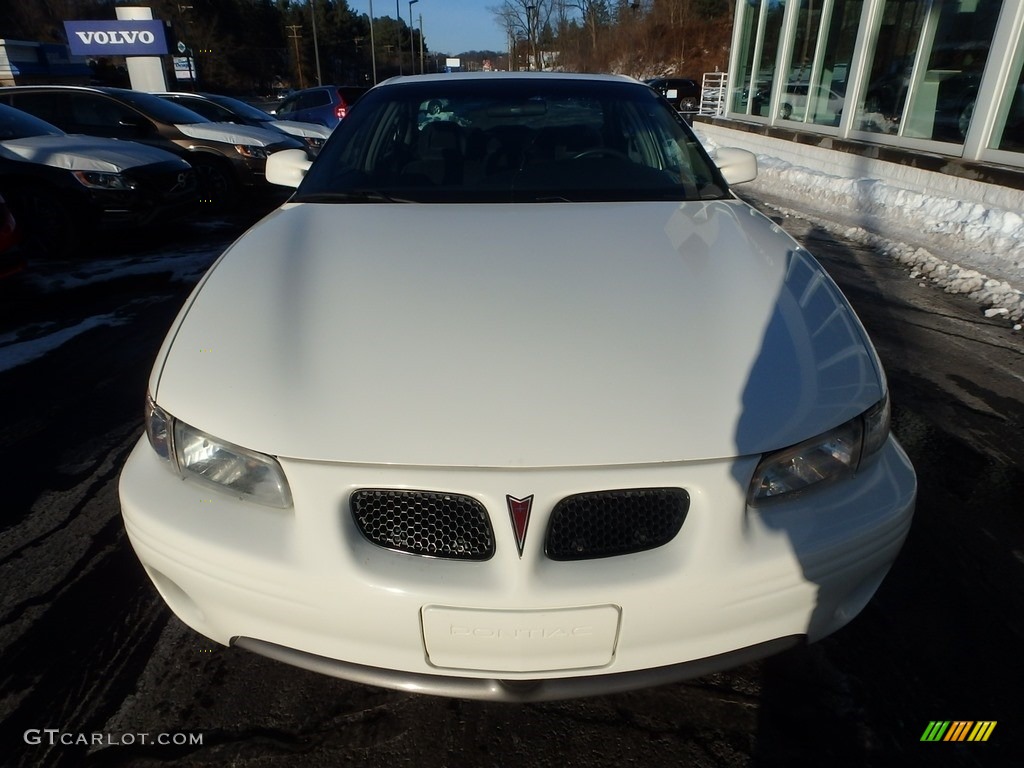 2002 Grand Prix GT Sedan - Ivory White / Graphite photo #6