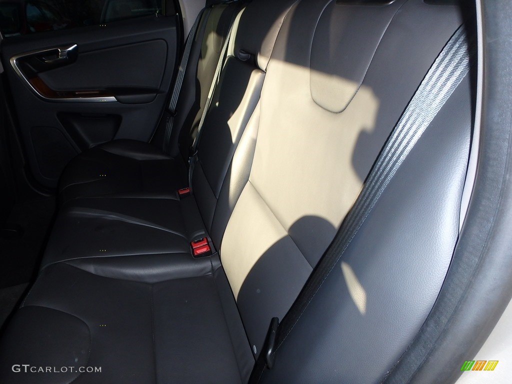 2017 XC60 T5 AWD Inscription - Luminous Sand Metallic / Off Black photo #16