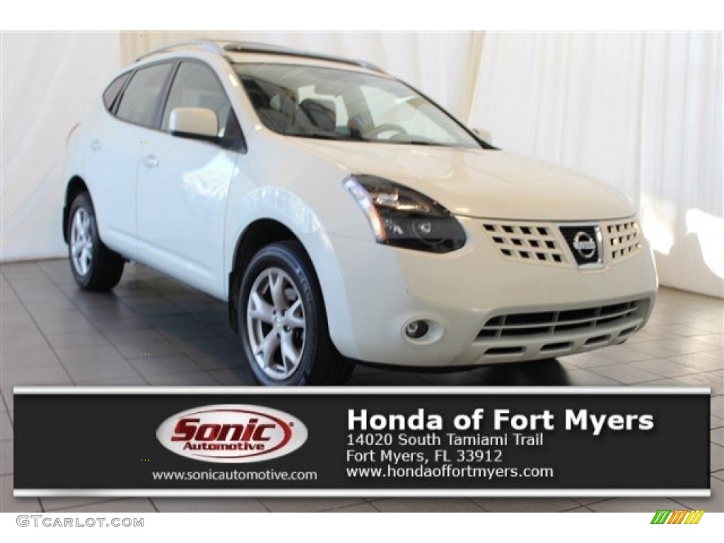 Phantom White Pearl Nissan Rogue