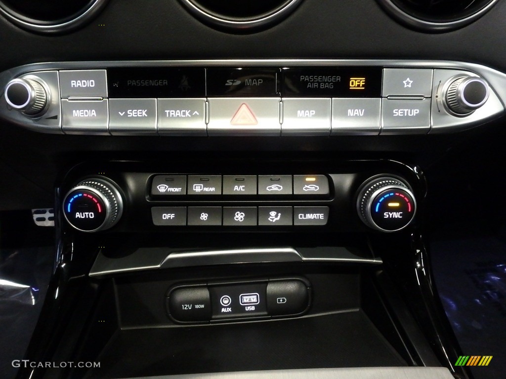 2018 Kia Stinger GT2 AWD Controls Photo #124970982