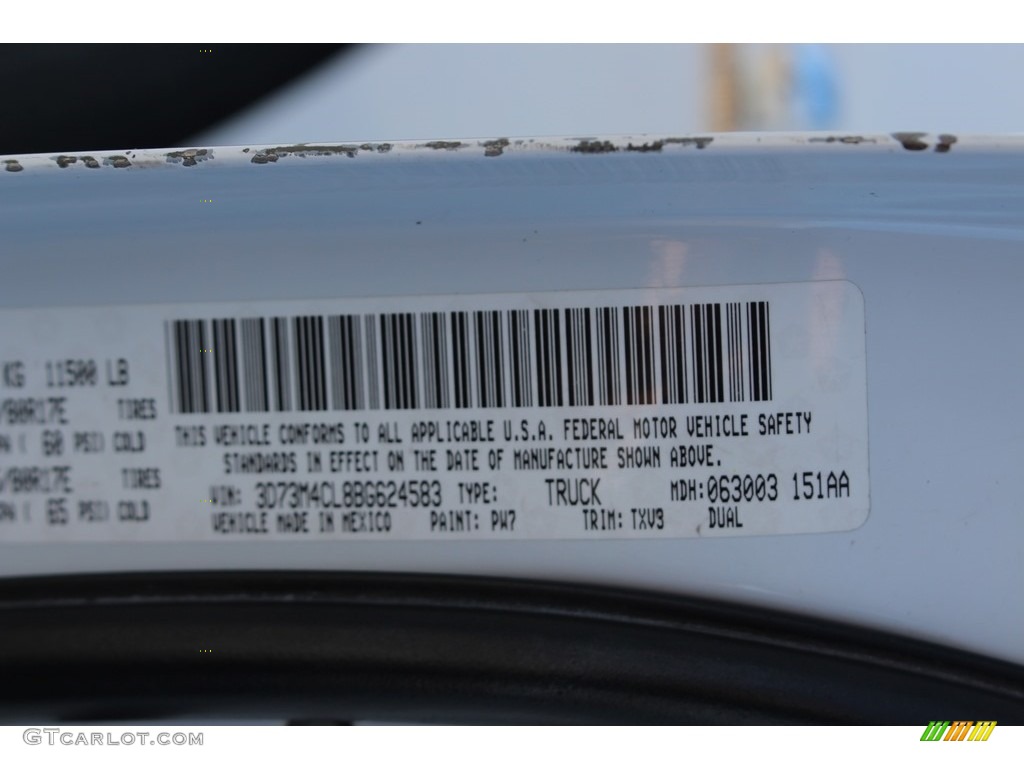 2011 Ram 3500 HD ST Crew Cab Dually - Bright White / Dark Slate Gray/Medium Graystone photo #23
