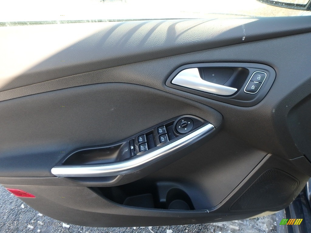 2018 Focus ST Hatch - Blue Metallic / Charcoal Black photo #15