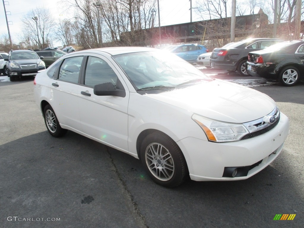 2011 Focus SE Sedan - White Suede / Charcoal Black photo #4