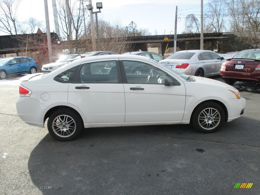 2011 Focus SE Sedan - White Suede / Charcoal Black photo #5