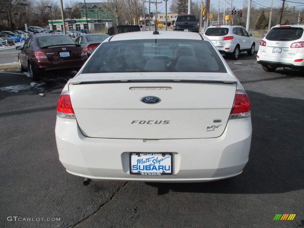 2011 Focus SE Sedan - White Suede / Charcoal Black photo #7