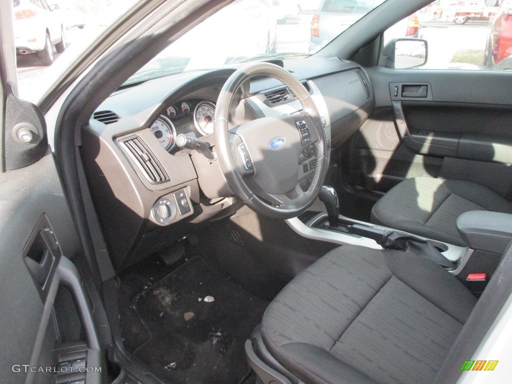 2011 Focus SE Sedan - White Suede / Charcoal Black photo #12