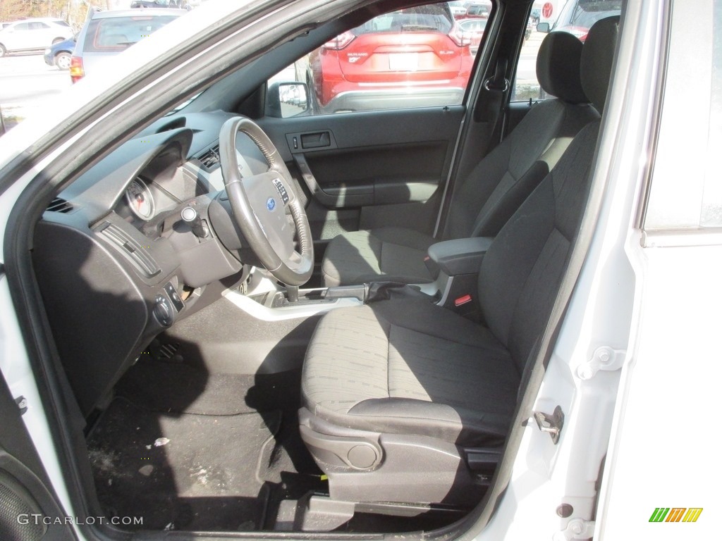 2011 Focus SE Sedan - White Suede / Charcoal Black photo #13