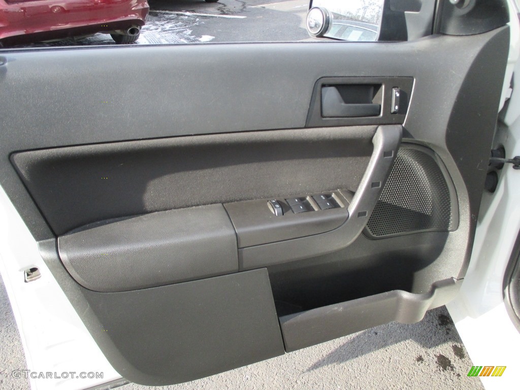 2011 Focus SE Sedan - White Suede / Charcoal Black photo #14