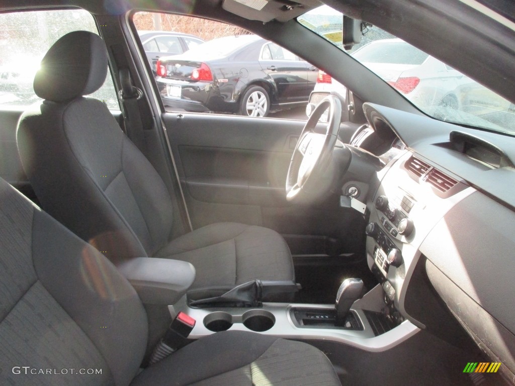 2011 Focus SE Sedan - White Suede / Charcoal Black photo #17