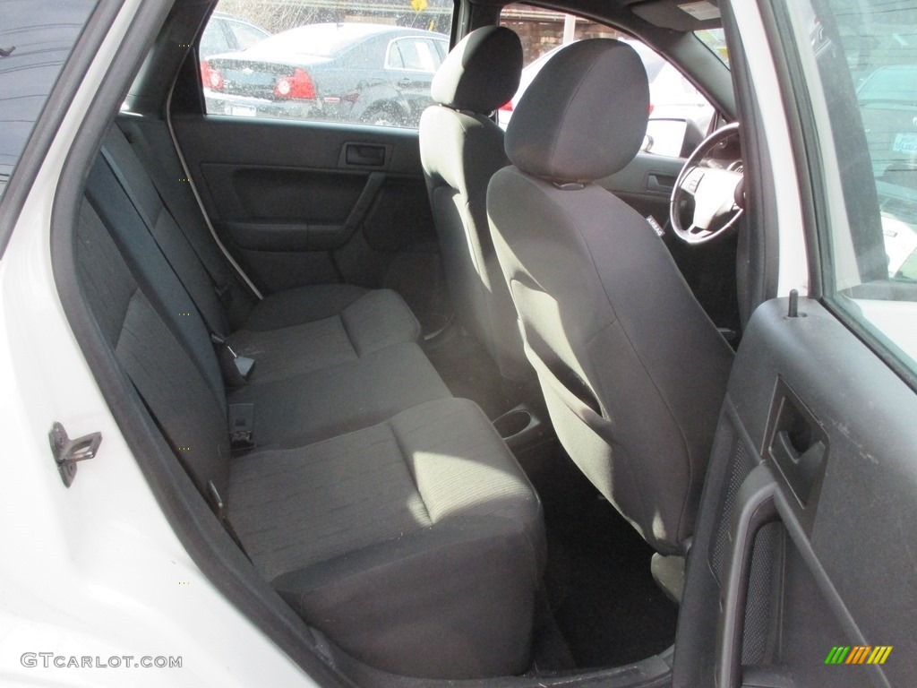 2011 Focus SE Sedan - White Suede / Charcoal Black photo #19