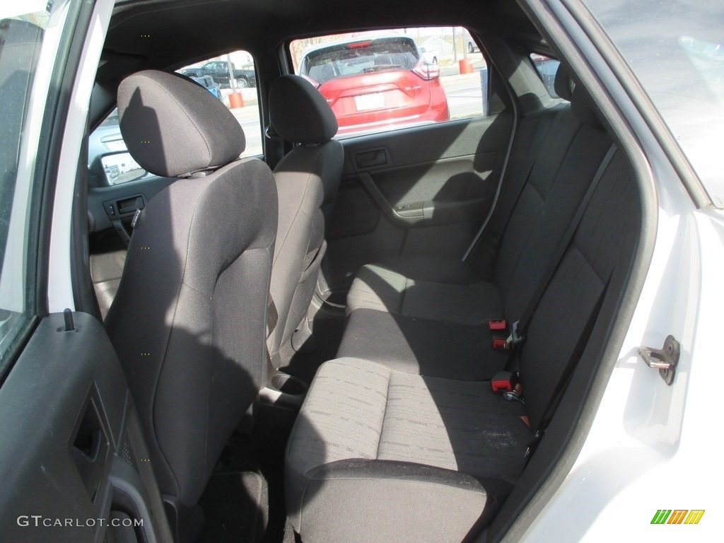 2011 Focus SE Sedan - White Suede / Charcoal Black photo #20