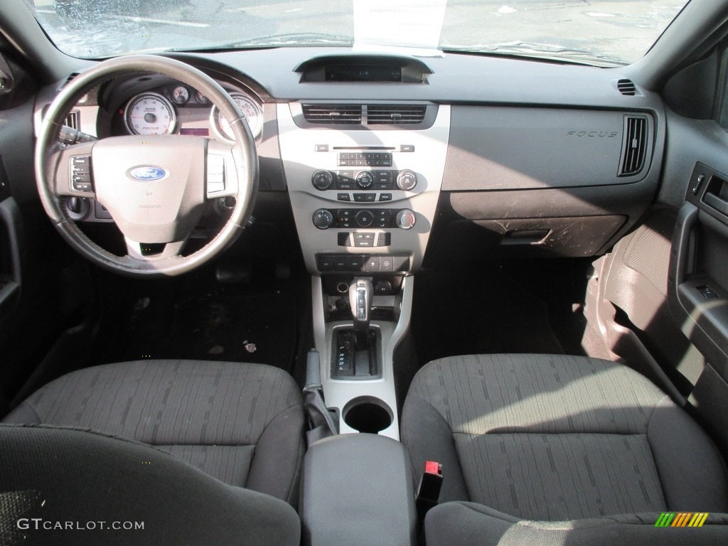 2011 Focus SE Sedan - White Suede / Charcoal Black photo #23