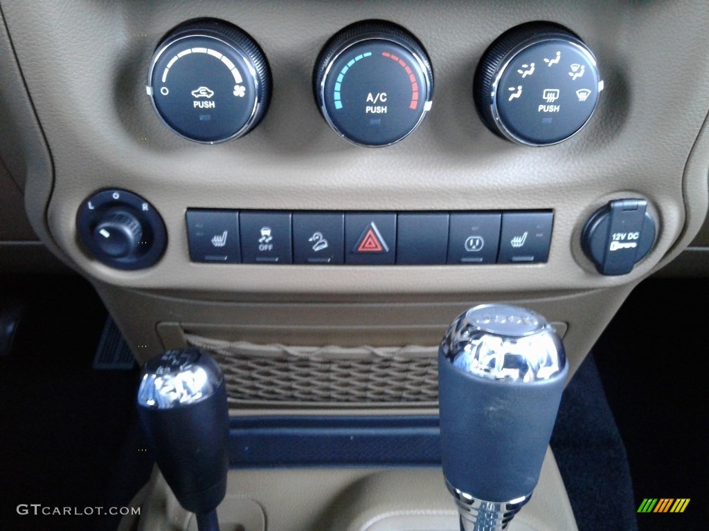 2018 Jeep Wrangler Sahara 4x4 Controls Photo #124979235