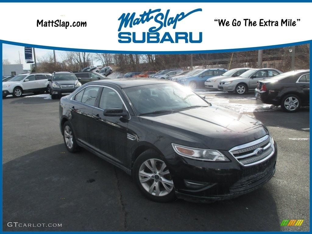 Tuxedo Black Ford Taurus