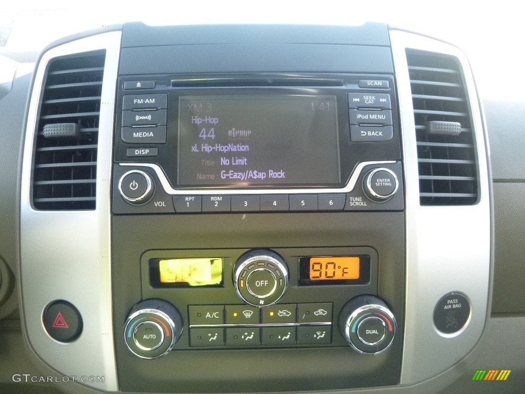 2018 Frontier SV Crew Cab 4x4 - Glacier White / Steel photo #16