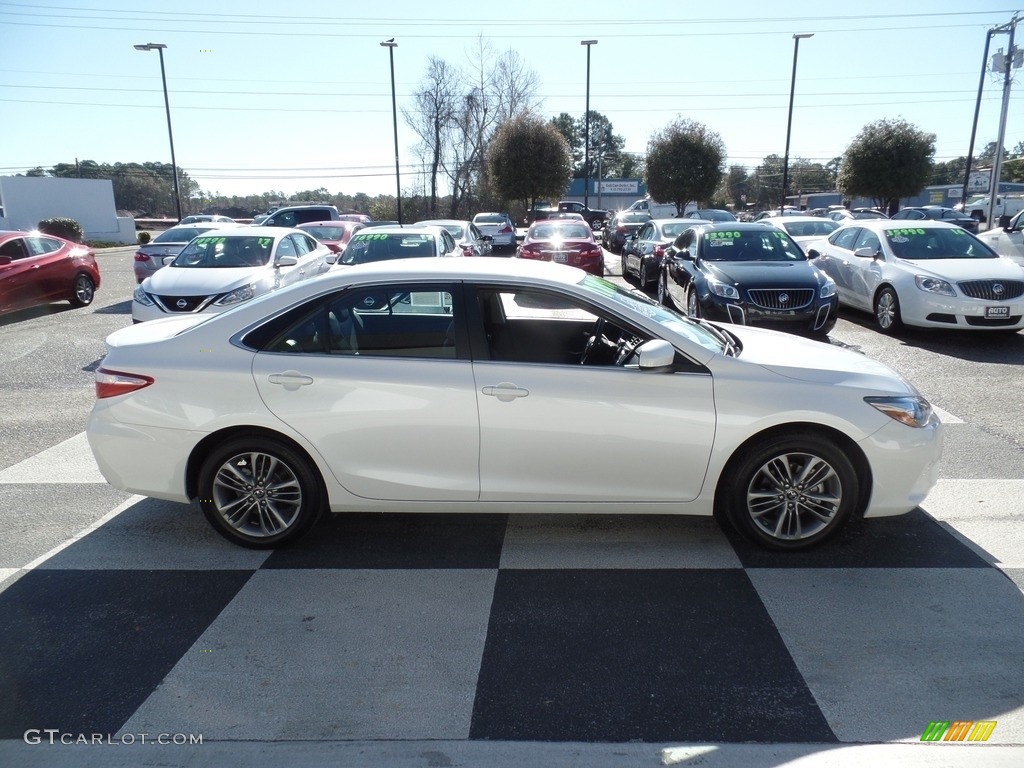 2017 Camry SE - Blizzard White Pearl / Black photo #3