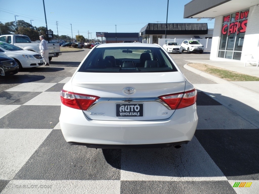 2017 Camry SE - Blizzard White Pearl / Black photo #4