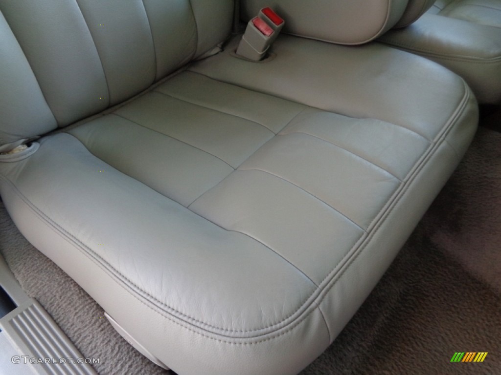 2006 Grand Marquis LS - Light Tundra Metallic / Light Camel photo #53