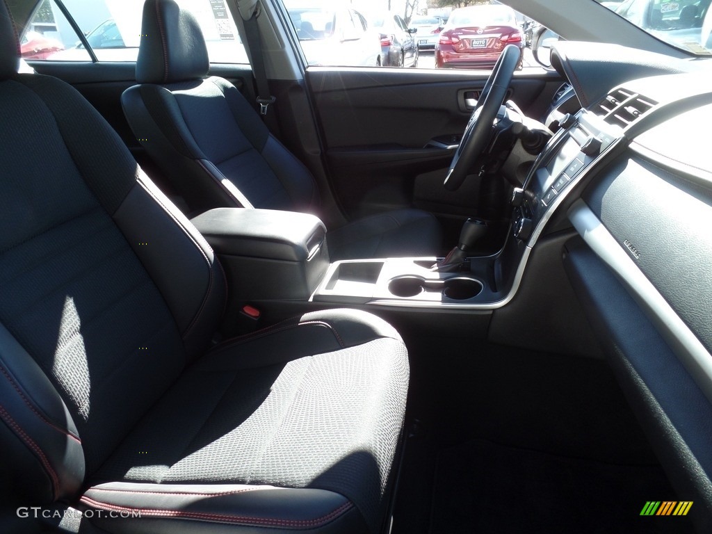 2017 Camry SE - Blizzard White Pearl / Black photo #13