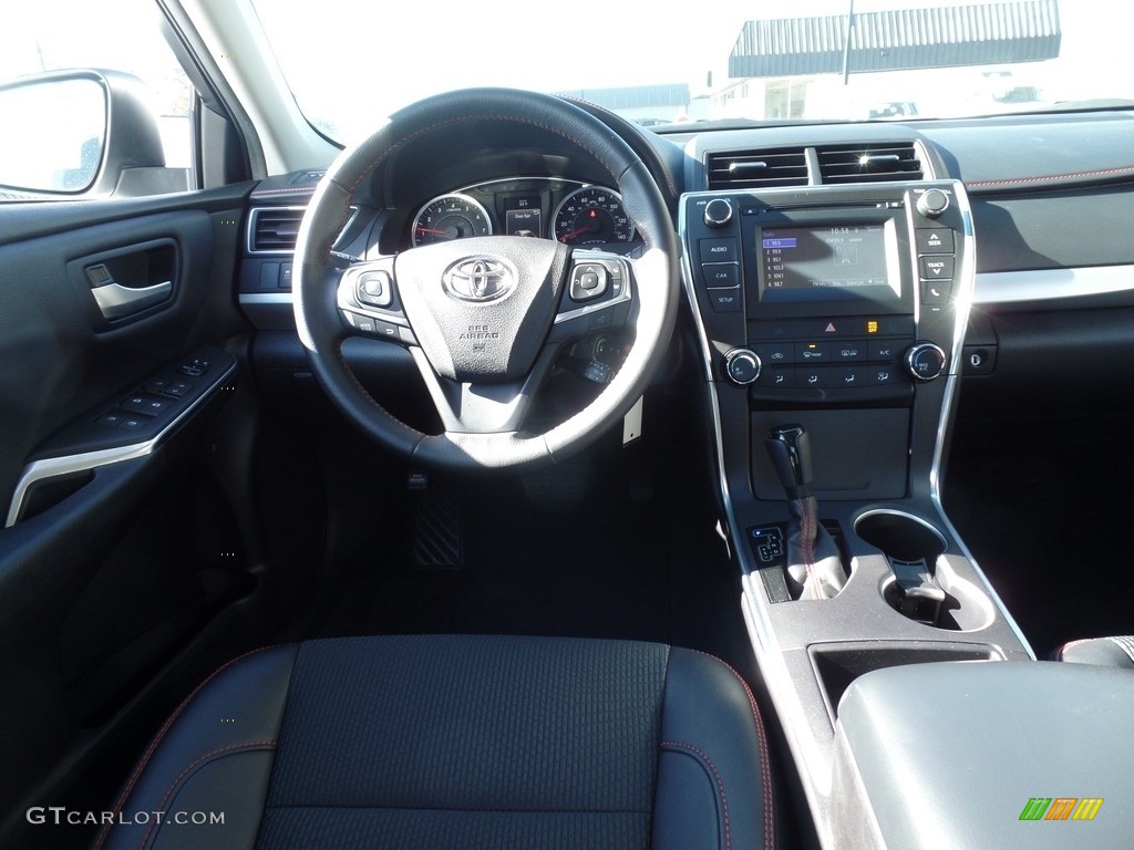 2017 Camry SE - Blizzard White Pearl / Black photo #15