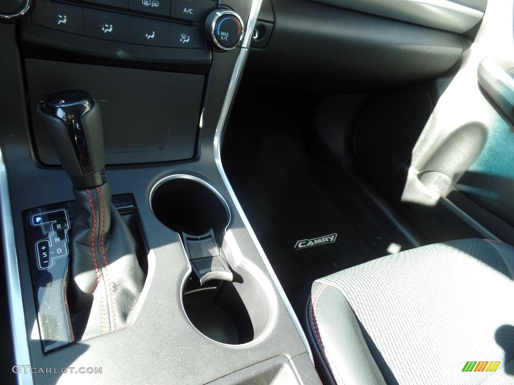 2017 Camry SE - Blizzard White Pearl / Black photo #20