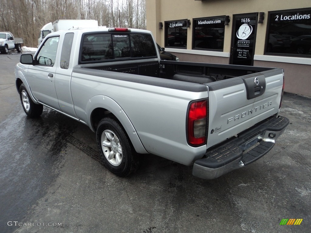 2004 Frontier XE King Cab - Radiant Silver Metallic / Gray photo #3