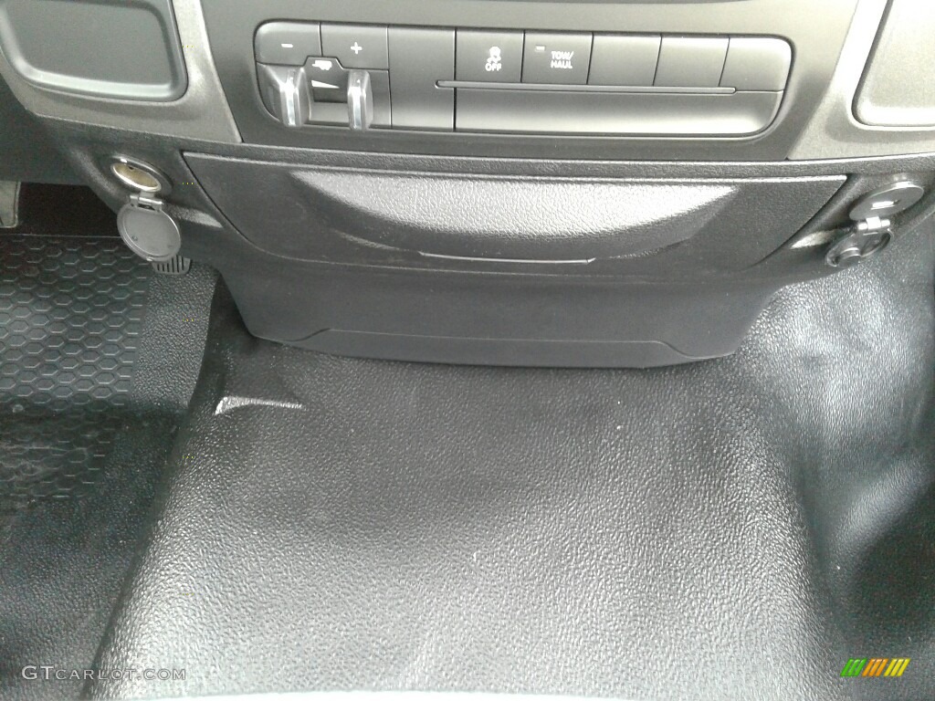 2018 1500 Tradesman Regular Cab - Bright White / Black/Diesel Gray photo #16