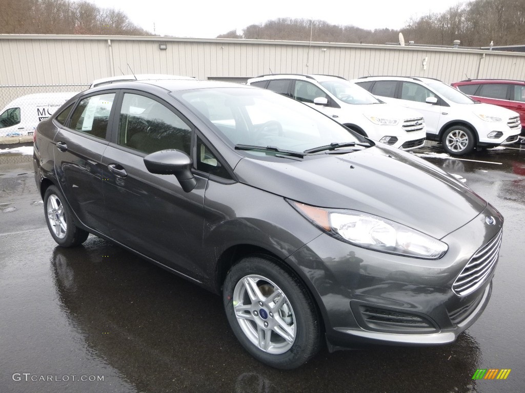 Magnetic 2018 Ford Fiesta SE Sedan Exterior Photo #125009314