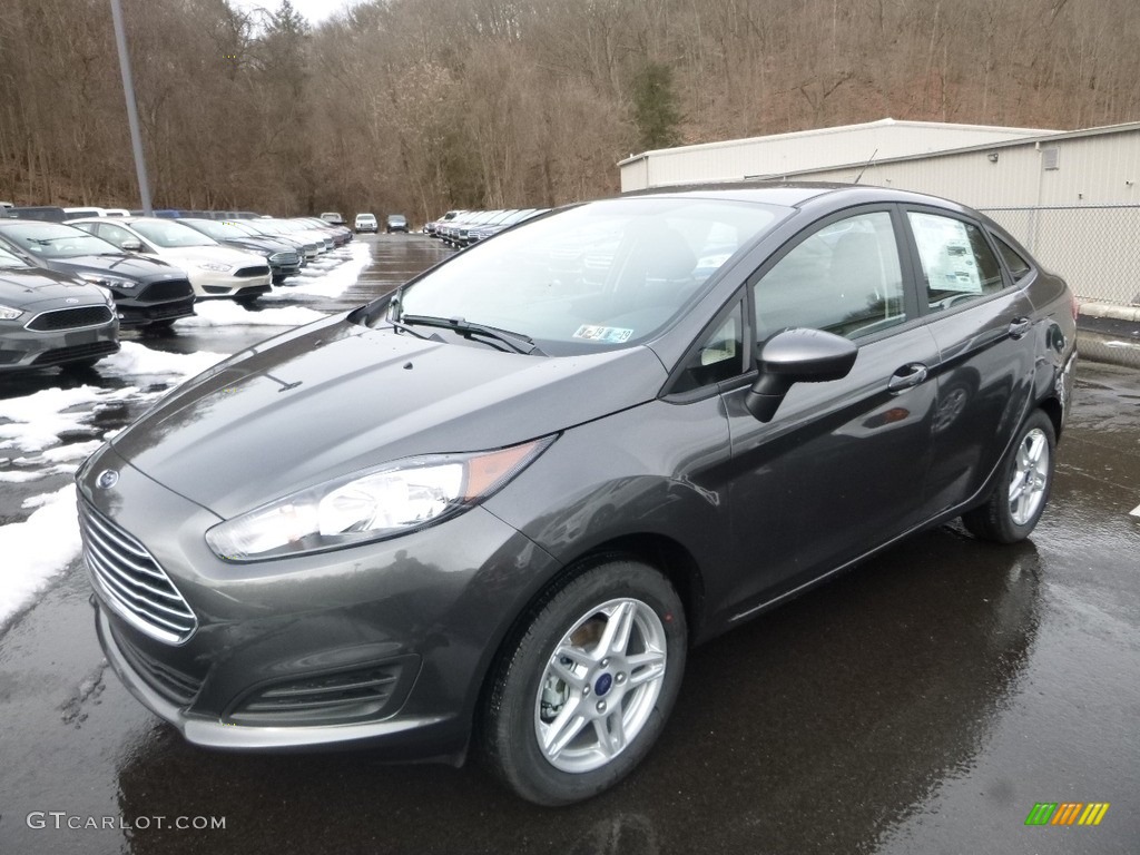 Magnetic 2018 Ford Fiesta SE Sedan Exterior Photo #125009386