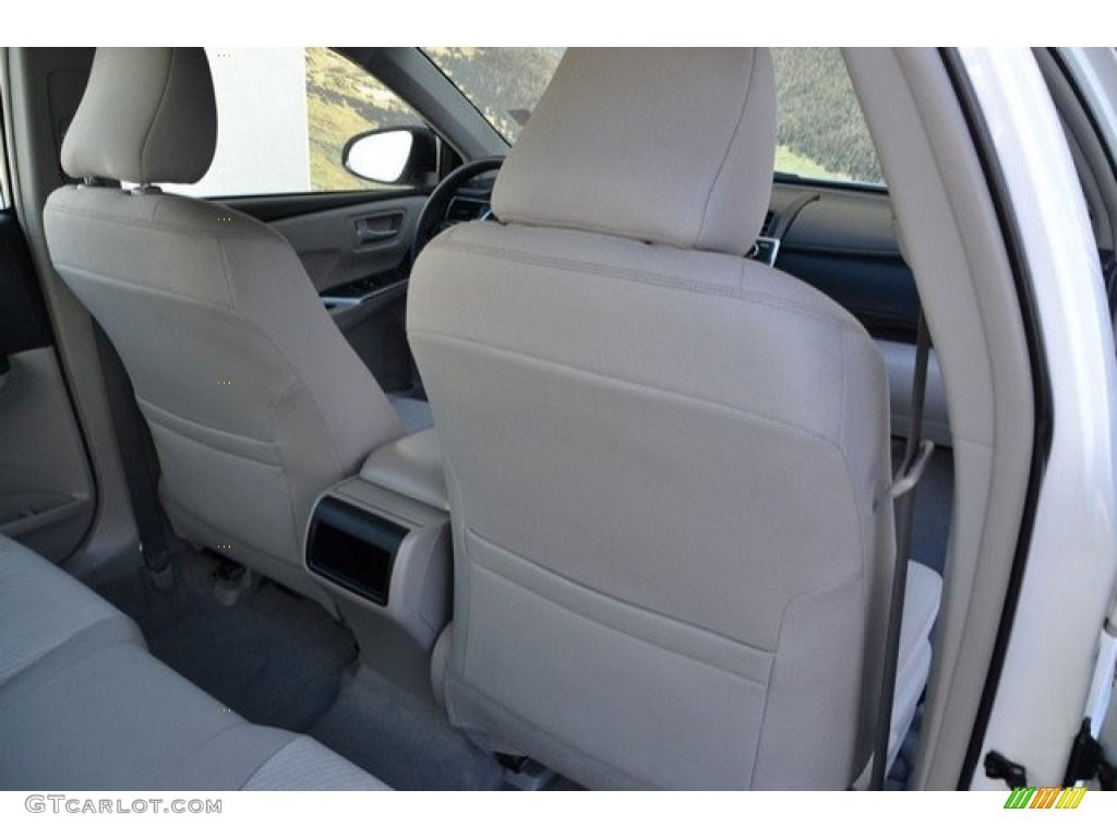 2015 Camry LE - Super White / Ash photo #20