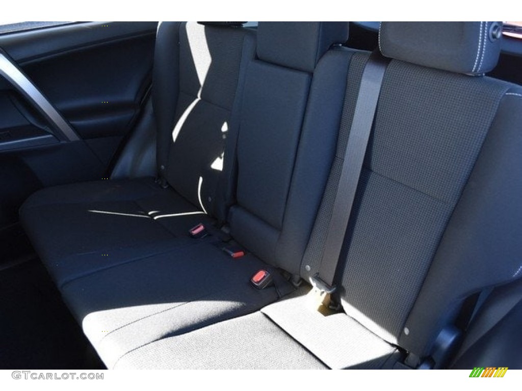 2018 RAV4 XLE AWD - Super White / Black photo #7