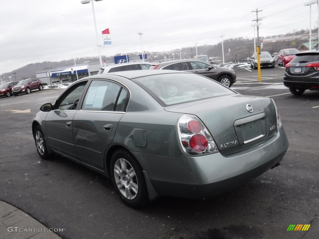 2005 Altima 2.5 S - Mystic Emerald Green / Blond photo #5