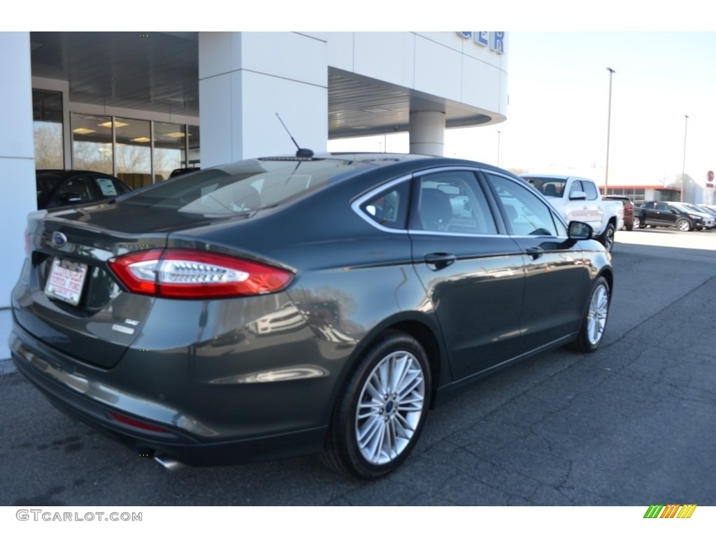 2015 Fusion SE - Guard Metallic / Dune photo #3
