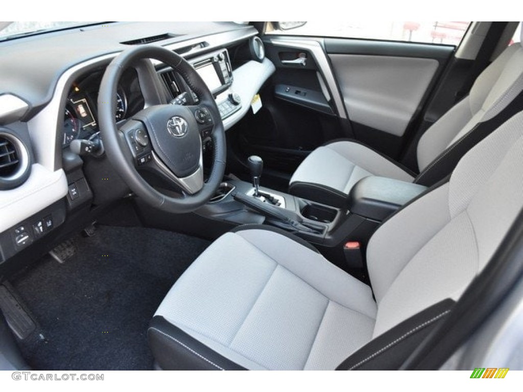 2018 RAV4 XLE AWD - Silver Sky Metallic / Black photo #5